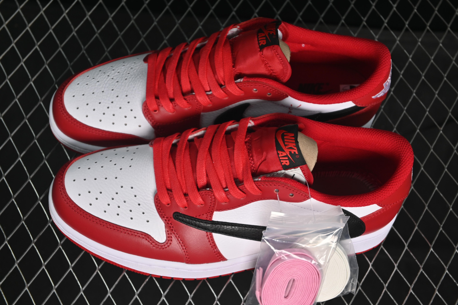 Jordan 1 Travis Scott DM7866-101