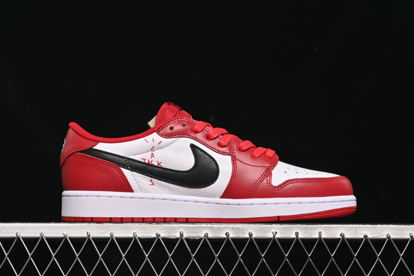 Jordan 1 Travis Scott DM7866-101