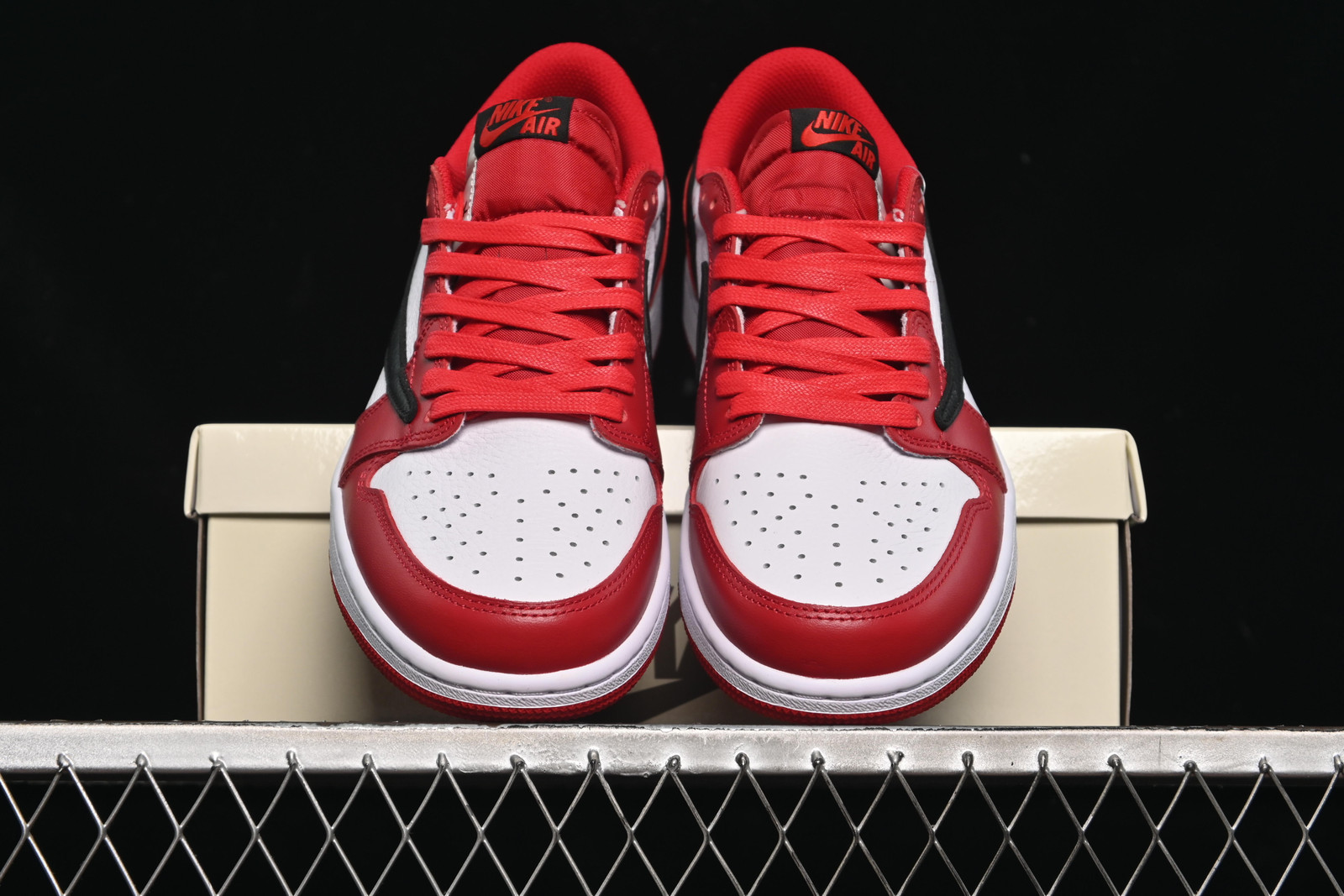 Jordan 1 Travis Scott DM7866-101