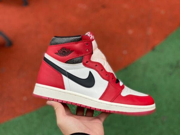 Jordan 1 Retro High OG Chicago Lost and Found - immagine 2