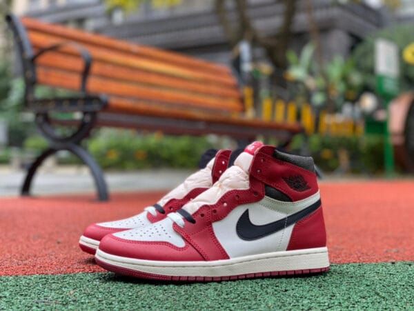 Jordan 1 Retro High OG Chicago Lost and Found - immagine 3